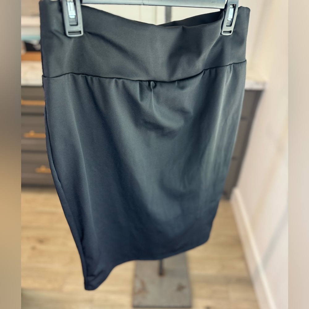Emery Rose Black Skirt - W/Elastic Waist, Stretchy, Midi Skirt - Size 1XL NWT
